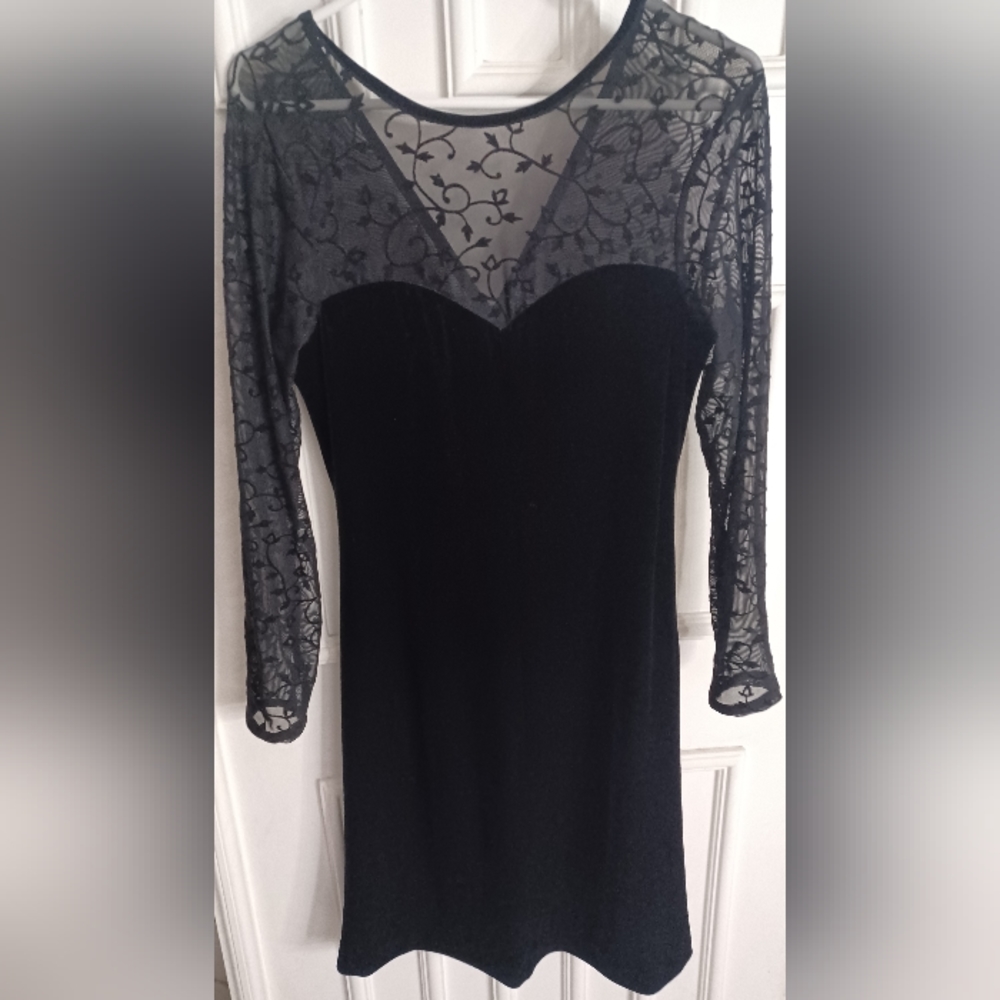 Robbie Bee Women’s Black Velvet Lace V-Neck Evening Dress Size 6